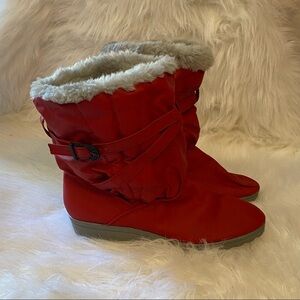 Nortic Boots Women’s Size 8M Red Color Slip On Snow Boot Fur Lining‎